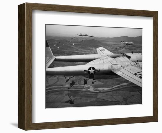 Korean War Airborne-Max Desfor-Framed Photographic Print