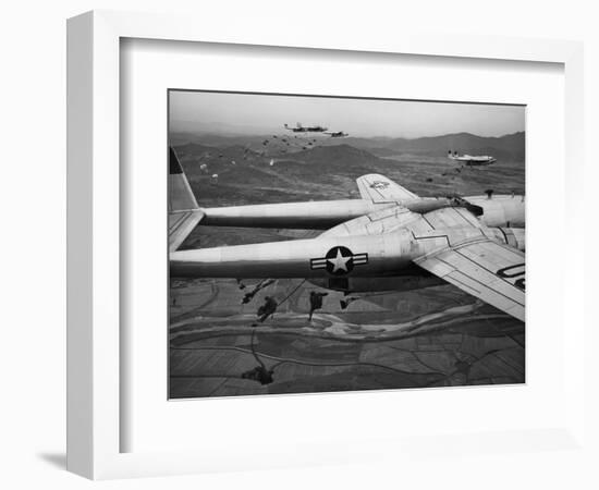 Korean War Airborne-Max Desfor-Framed Photographic Print