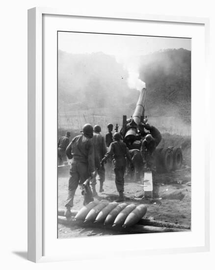 Korean War: Artillery-null-Framed Photographic Print