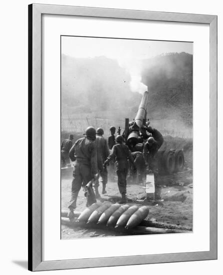 Korean War: Artillery-null-Framed Photographic Print