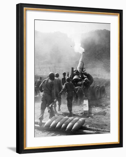 Korean War: Artillery-null-Framed Photographic Print