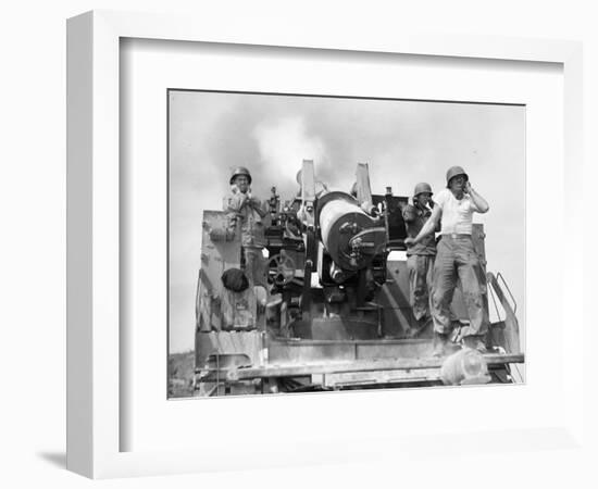 Korean War: Artillerymen-null-Framed Photographic Print