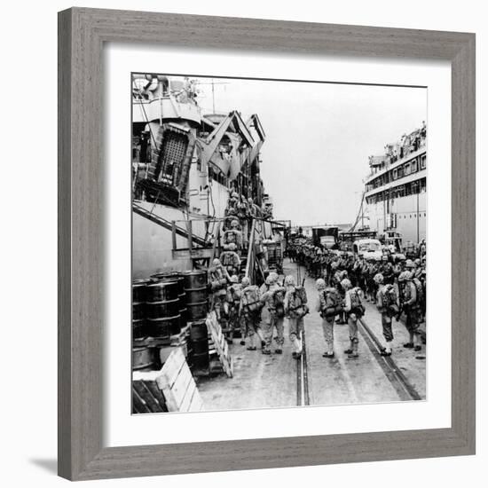 Korean War Marines USS Henrico-Associated Press-Framed Photographic Print