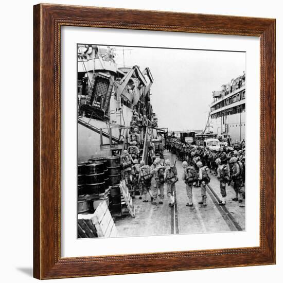 Korean War Marines USS Henrico-Associated Press-Framed Photographic Print