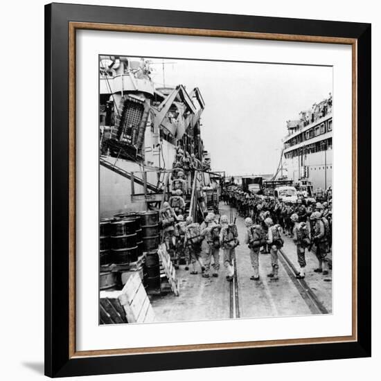 Korean War Marines USS Henrico-Associated Press-Framed Photographic Print