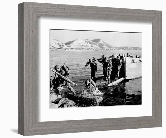 Korean War U.S. Land at Pohang-Associated Press-Framed Photographic Print