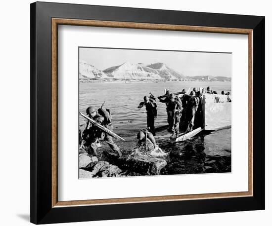 Korean War U.S. Land at Pohang-Associated Press-Framed Photographic Print