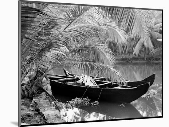 Kovalum, Kerala, India, Boat in Village-Elisa Cicinelli-Mounted Photographic Print