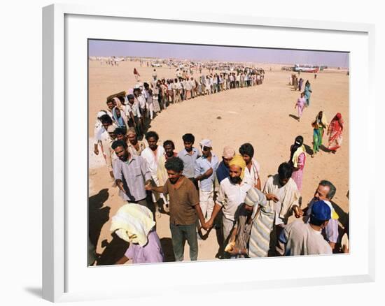 Kuwait Refugees Wait for Bread 1990-Jeff Widener-Framed Photographic Print