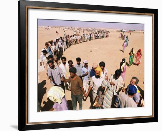 Kuwait Refugees Wait for Bread 1990-Jeff Widener-Framed Photographic Print