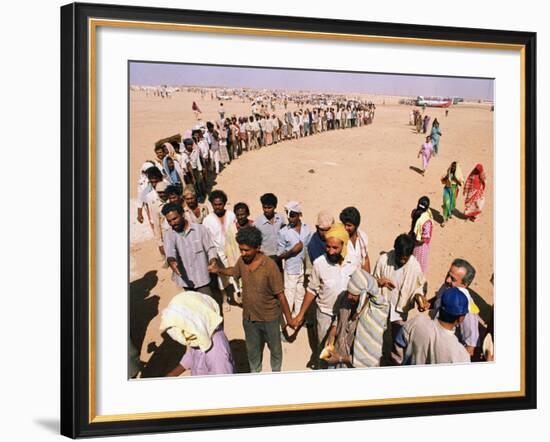 Kuwait Refugees Wait for Bread 1990-Jeff Widener-Framed Photographic Print