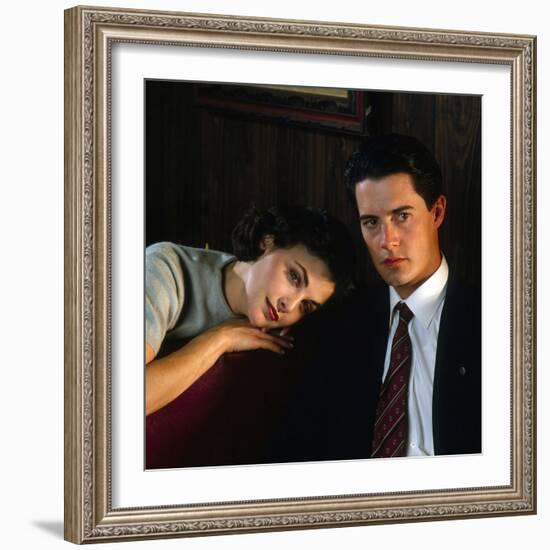 KYLE MacLACHLAN; SHERILYN FENN. "Twin Peaks" [1990], directed by DAVID LYNCH.-null-Framed Premium Photographic Print