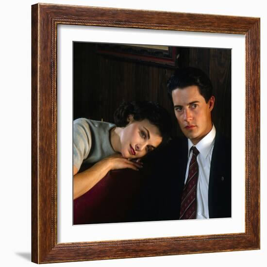 KYLE MacLACHLAN; SHERILYN FENN. "Twin Peaks" [1990], directed by DAVID LYNCH.-null-Framed Premium Photographic Print