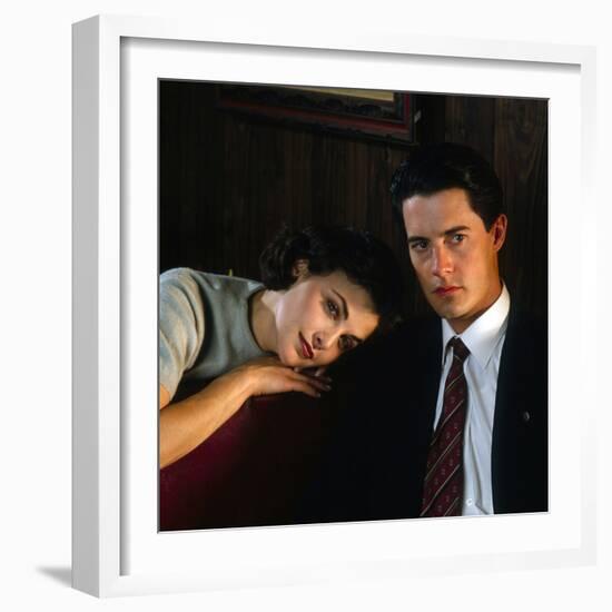 KYLE MacLACHLAN; SHERILYN FENN. "Twin Peaks" [1990], directed by DAVID LYNCH.-null-Framed Premium Photographic Print