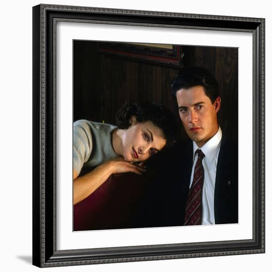 KYLE MacLACHLAN; SHERILYN FENN. "Twin Peaks" [1990], directed by DAVID LYNCH.-null-Framed Premium Photographic Print