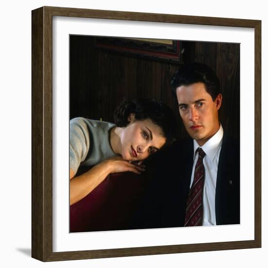 KYLE MacLACHLAN; SHERILYN FENN. "Twin Peaks" [1990], directed by DAVID LYNCH.-null-Framed Photographic Print