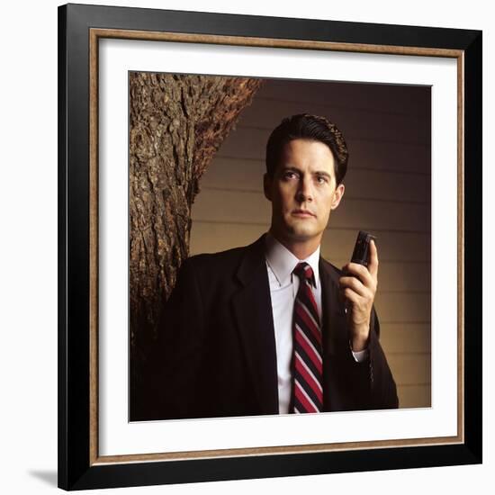 KYLE MacLACHLAN. "Twin Peaks" [1990], directed by DAVID LYNCH.-null-Framed Photographic Print