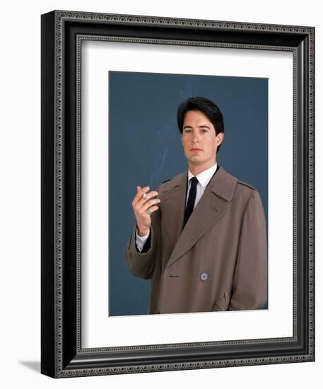 KYLE MacLACHLAN. "Twin Peaks" [1990], directed by DAVID LYNCH.-null-Framed Premium Photographic Print