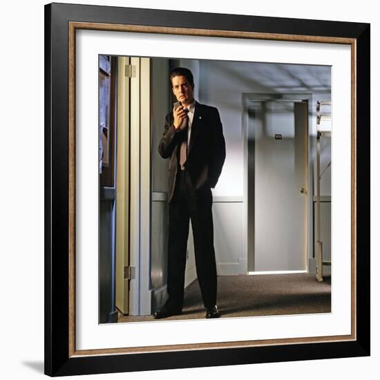 KYLE MacLACHLAN. "Twin Peaks" [1990], directed by DAVID LYNCH.-null-Framed Premium Photographic Print