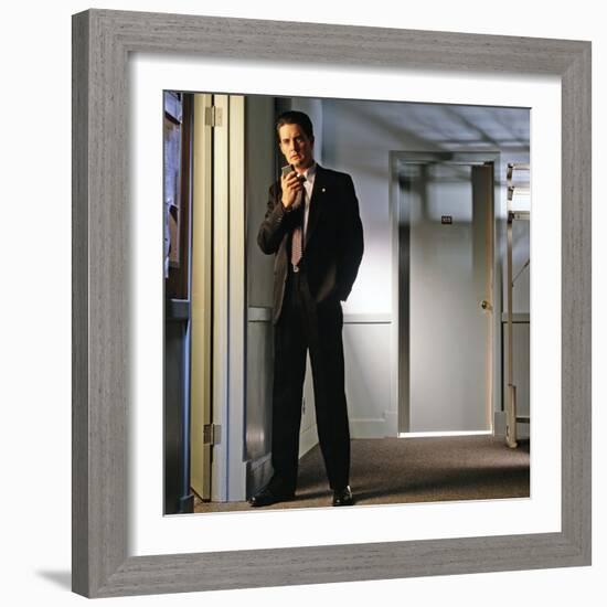 KYLE MacLACHLAN. "Twin Peaks" [1990], directed by DAVID LYNCH.-null-Framed Photographic Print