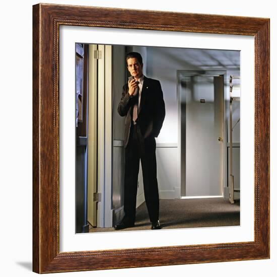 KYLE MacLACHLAN. "Twin Peaks" [1990], directed by DAVID LYNCH.-null-Framed Photographic Print