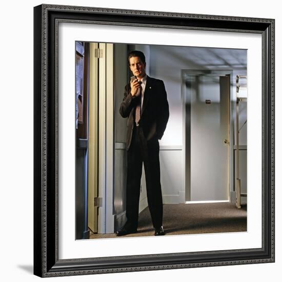 KYLE MacLACHLAN. "Twin Peaks" [1990], directed by DAVID LYNCH.-null-Framed Photographic Print