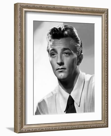 L'acteur americain Robert Mitchum (1917- 1997) vers, 1947 --- American actor Robert Mitchum (1917- -null-Framed Photo