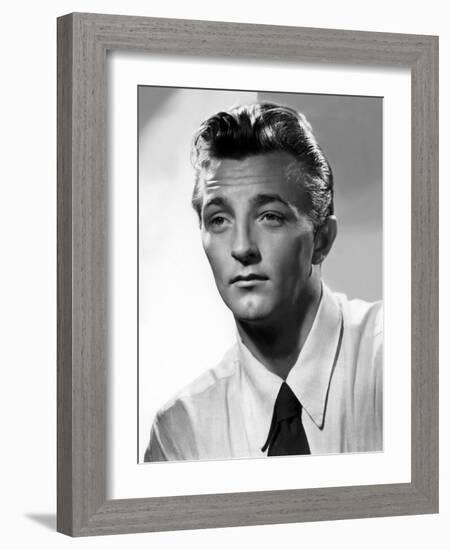 L'acteur americain Robert Mitchum (1917- 1997) vers, 1947 --- American actor Robert Mitchum (1917- -null-Framed Photo