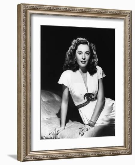 L'actrice americaine Barbara Stanwyck (1907- 1990) dans les annees 40 (b/w photo)-null-Framed Photo