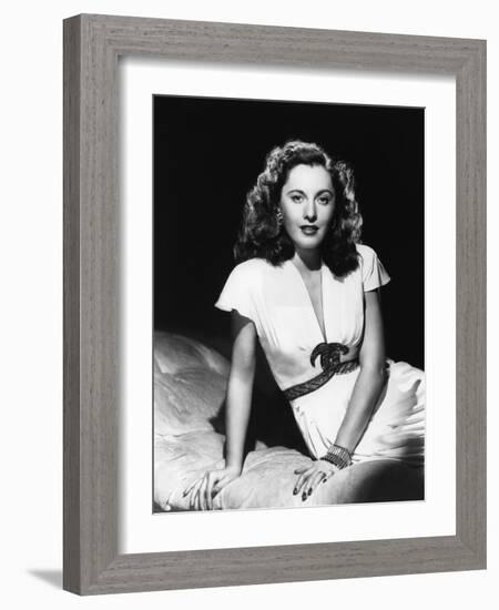 L'actrice americaine Barbara Stanwyck (1907- 1990) dans les annees 40 (b/w photo)-null-Framed Photo