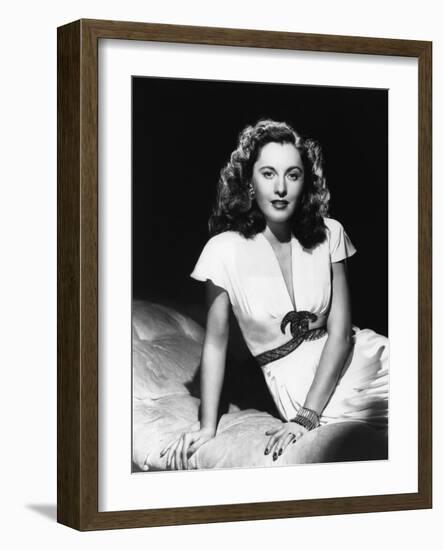 L'actrice americaine Barbara Stanwyck (1907- 1990) dans les annees 40 (b/w photo)-null-Framed Photo