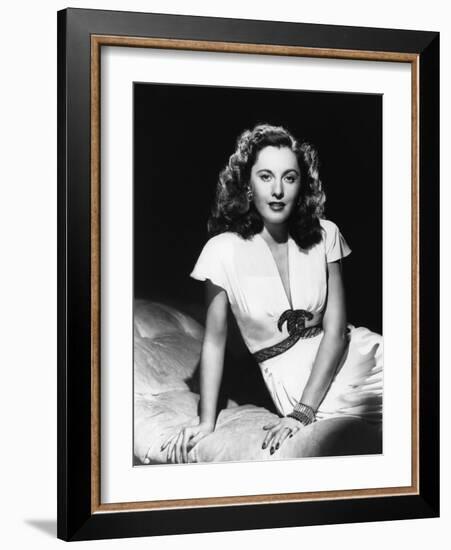 L'actrice americaine Barbara Stanwyck (1907- 1990) dans les annees 40 (b/w photo)-null-Framed Photo