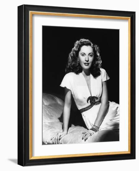 L'actrice americaine Barbara Stanwyck (1907- 1990) dans les annees 40 (b/w photo)-null-Framed Photo