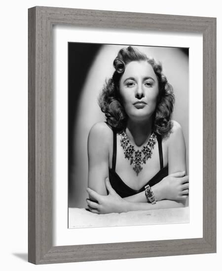 L'actrice americaine Barbara Stanwyck (1907- 1990) en, 1942 (b/w photo)-null-Framed Photo