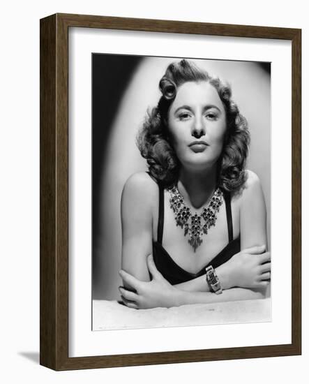 L'actrice americaine Barbara Stanwyck (1907- 1990) en, 1942 (b/w photo)-null-Framed Photo