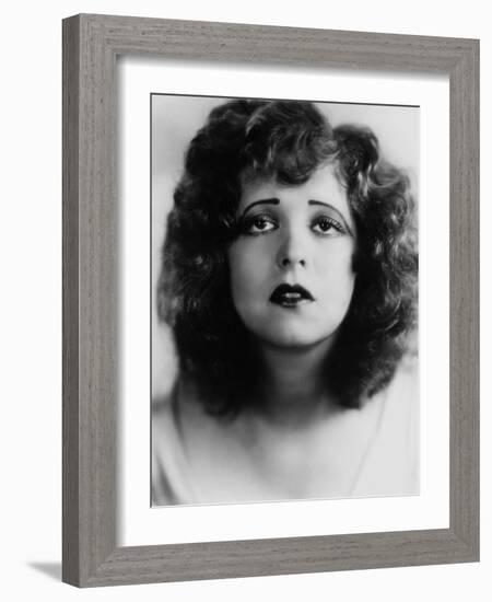 L'actrice americaine Clara Bow (1905- 1965) (b/w photo)-null-Framed Photo