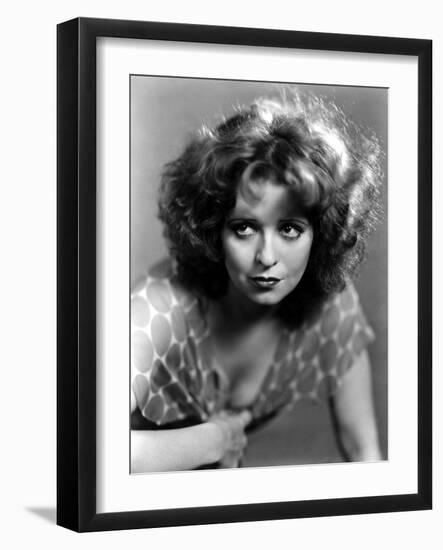 L'actrice americaine Clara Bow (1905- 1965) (b/w photo)-null-Framed Photo