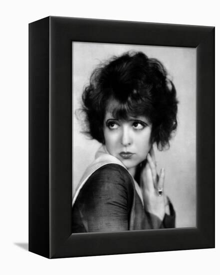 L'actrice americaine Clara Bow (1905- 1965) (b/w photo)-null-Framed Stretched Canvas