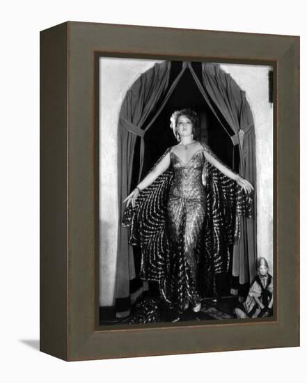 L'actrice americaine Clara Bow (1905- 1965) (b/w photo)-null-Framed Stretched Canvas