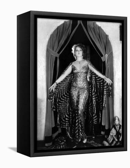 L'actrice americaine Clara Bow (1905- 1965) (b/w photo)-null-Framed Stretched Canvas