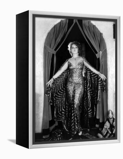 L'actrice americaine Clara Bow (1905- 1965) (b/w photo)-null-Framed Stretched Canvas