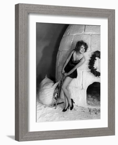 L'actrice americaine Clara Bow (1905- 1965) (b/w photo)-null-Framed Photo