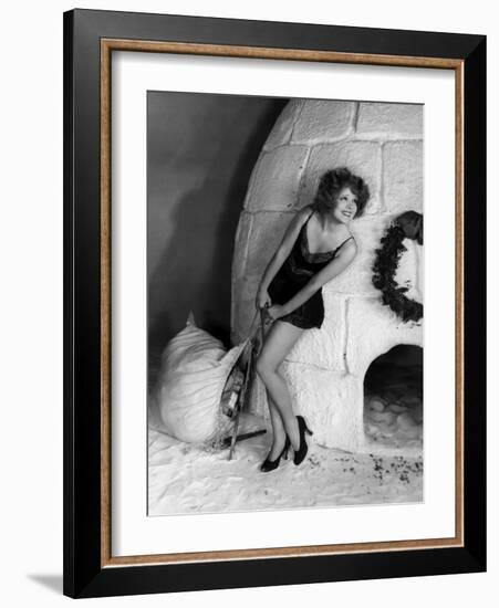 L'actrice americaine Clara Bow (1905- 1965) (b/w photo)-null-Framed Photo