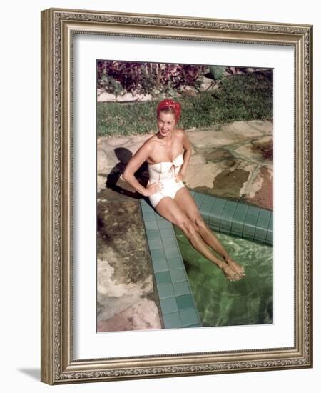 L'actrice Esther Williams, c. 1952 --- Esther Williams, c. 1952 (photo)-null-Framed Photo