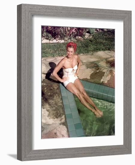 L'actrice Esther Williams, c. 1952 --- Esther Williams, c. 1952 (photo)-null-Framed Photo