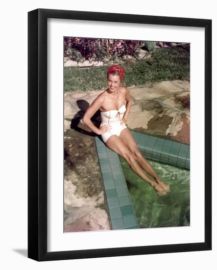 L'actrice Esther Williams, c. 1952 --- Esther Williams, c. 1952 (photo)-null-Framed Photo