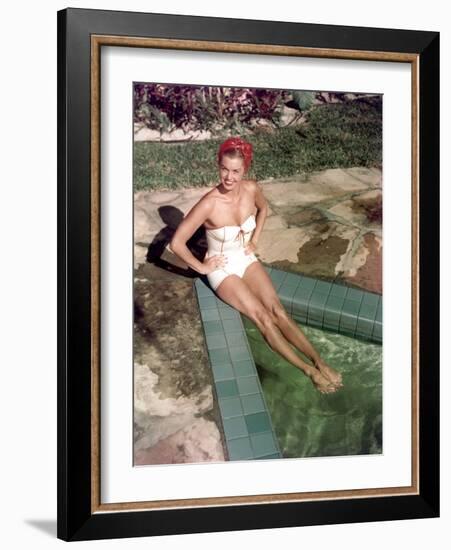 L'actrice Esther Williams, c. 1952 --- Esther Williams, c. 1952 (photo)-null-Framed Photo