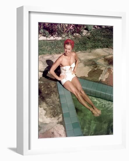 L'actrice Esther Williams, c. 1952 --- Esther Williams, c. 1952 (photo)-null-Framed Photo