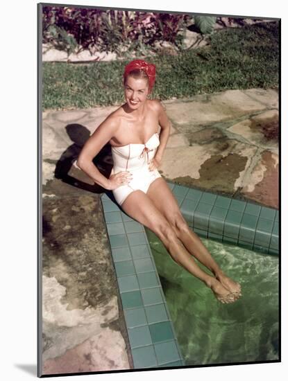 L'actrice Esther Williams, c. 1952 --- Esther Williams, c. 1952 (photo)-null-Mounted Photo