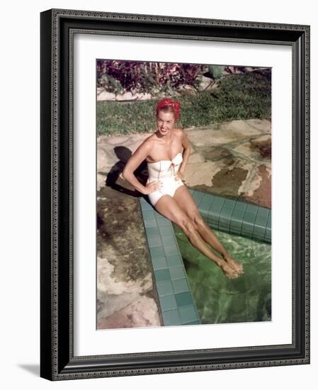 L'actrice Esther Williams, c. 1952 --- Esther Williams, c. 1952 (photo)-null-Framed Photo